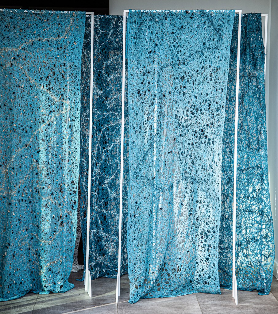 Florence Régnier, Blueline, installation textile Néphilart®, 2025