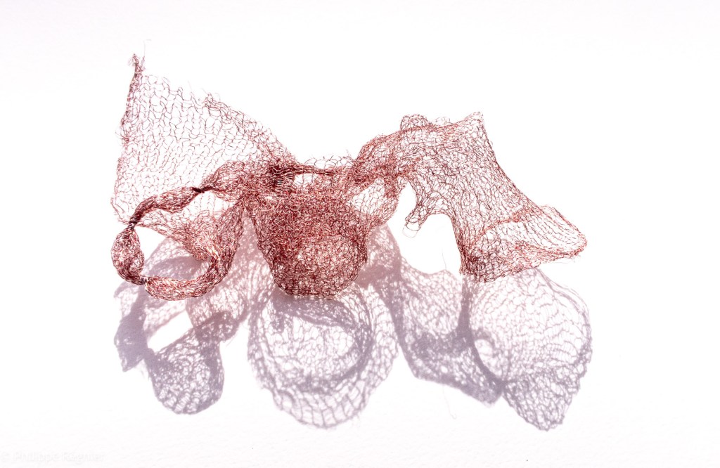 Florence Régnier, Microorganisme2054 #10, sculpture textile, 2025