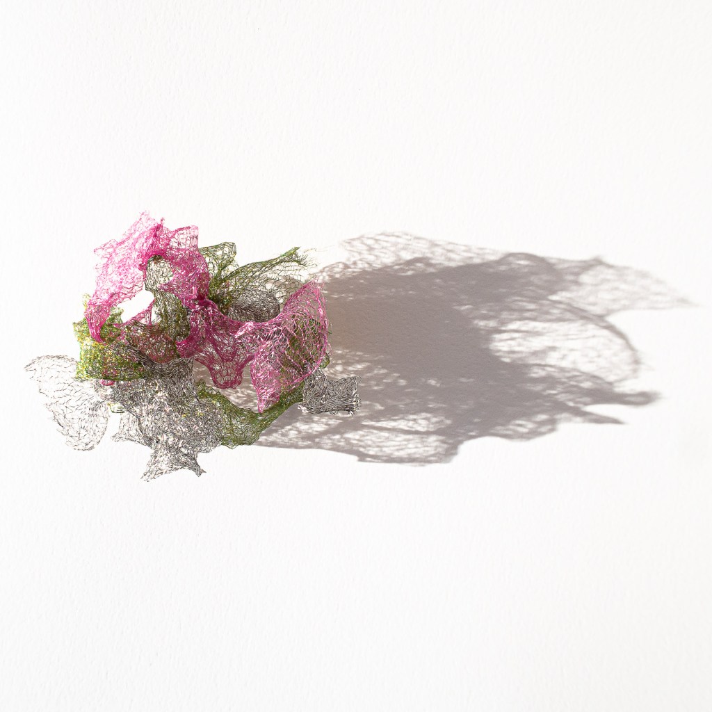 Florence Régnier, Microorganisme2054 #15, sculpture textile, 2025