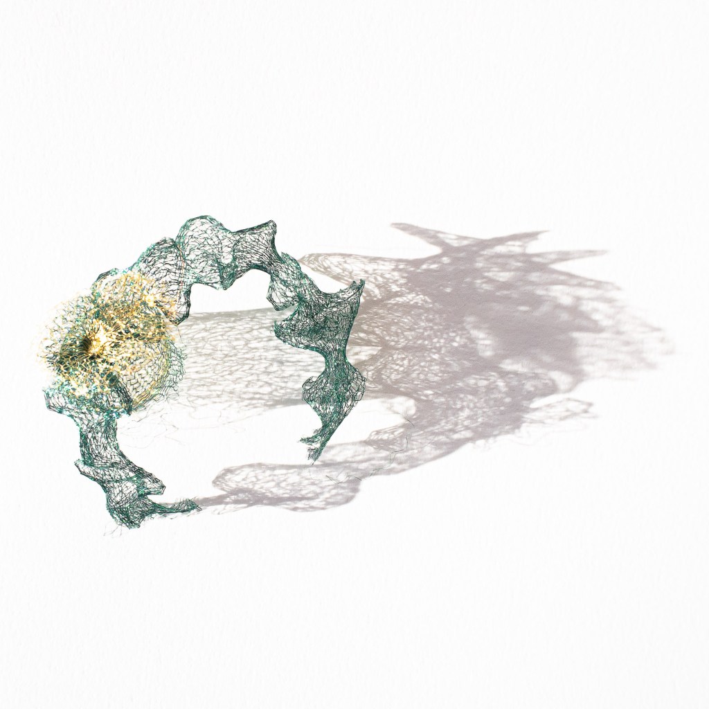 Florence Régnier, Microorganisme2054 #17, sculpture textile, 2025