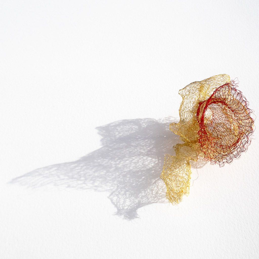 Florence Régnier, Microorganisme2054 #4, sculpture textile, 2025
